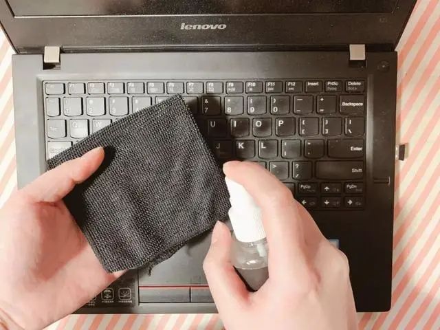【一記居家】住手！不要再用酒精清潔電腦、手機(jī)屏幕，否則……